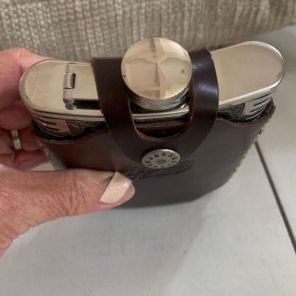 The EAGLES Leather Wrapped Flask - Picture 6 of 7